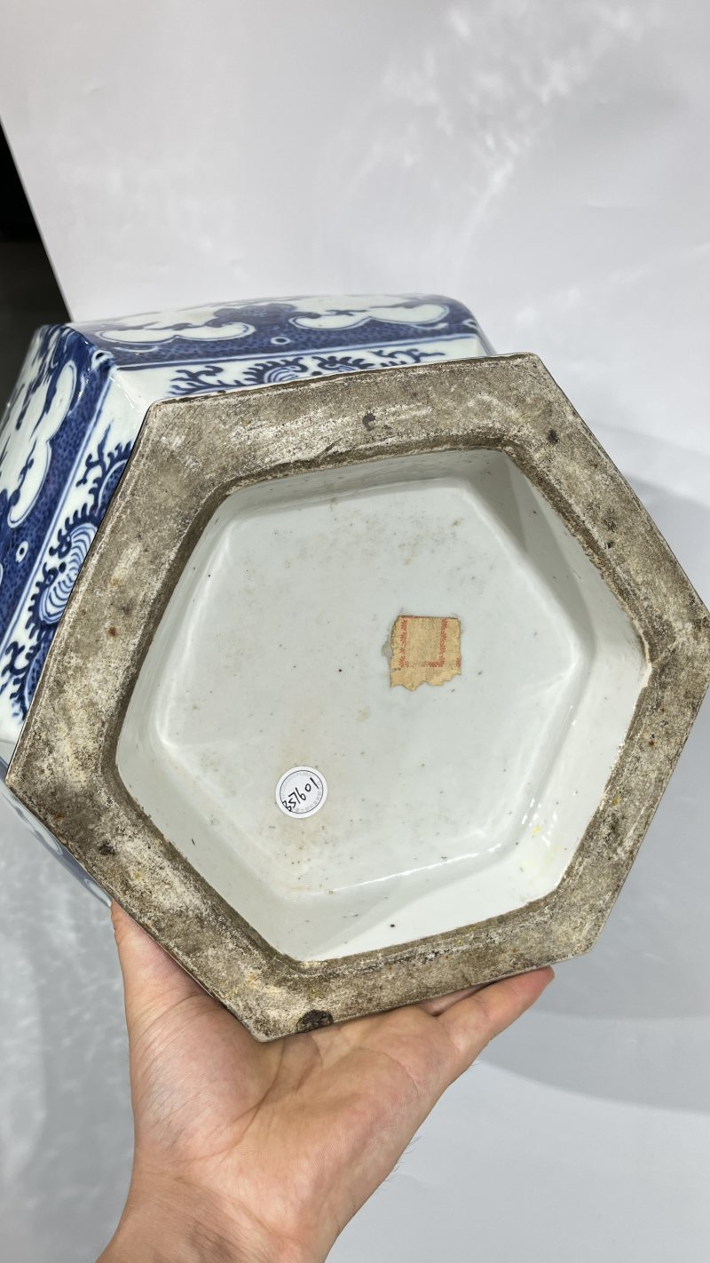 清乾隆 青花六方折枝花卉纹瓶 - 图8