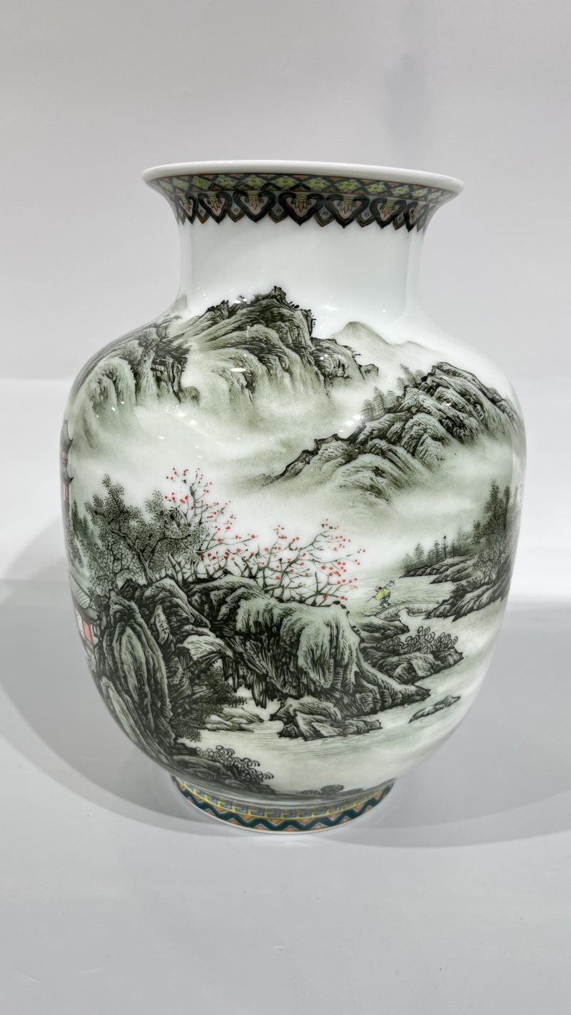 五六七 新粉彩山水人物灯笼瓶 - 图7