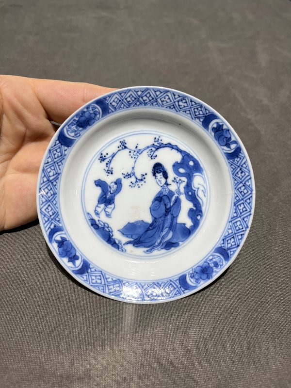清康熙 青花松竹梅纹盘、青花人物纹盘（一组） - 图10