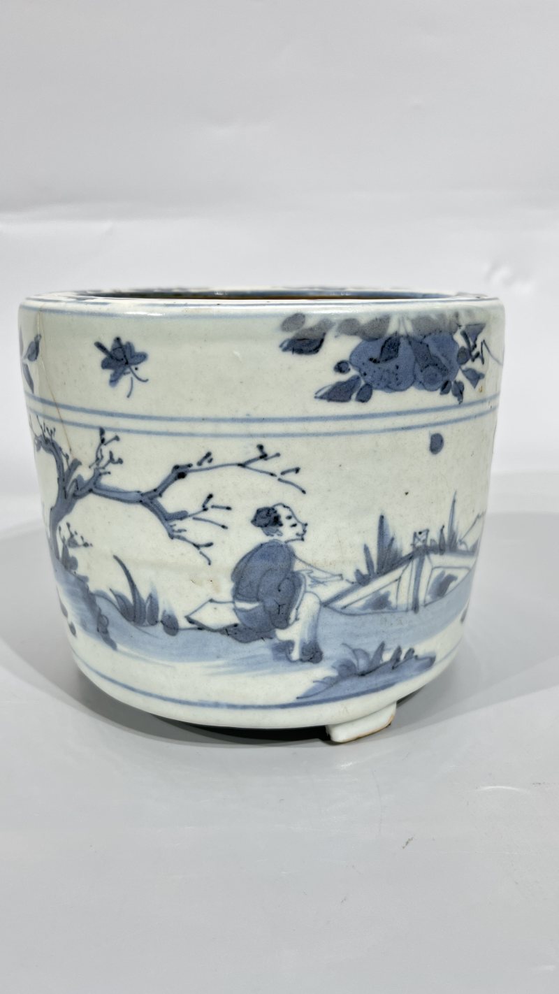 明 青花山水人物纹三足炉 - 图3