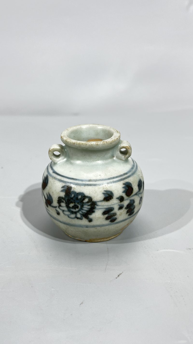 明洪武 青花缠枝菊纹双系水盂 - 图2