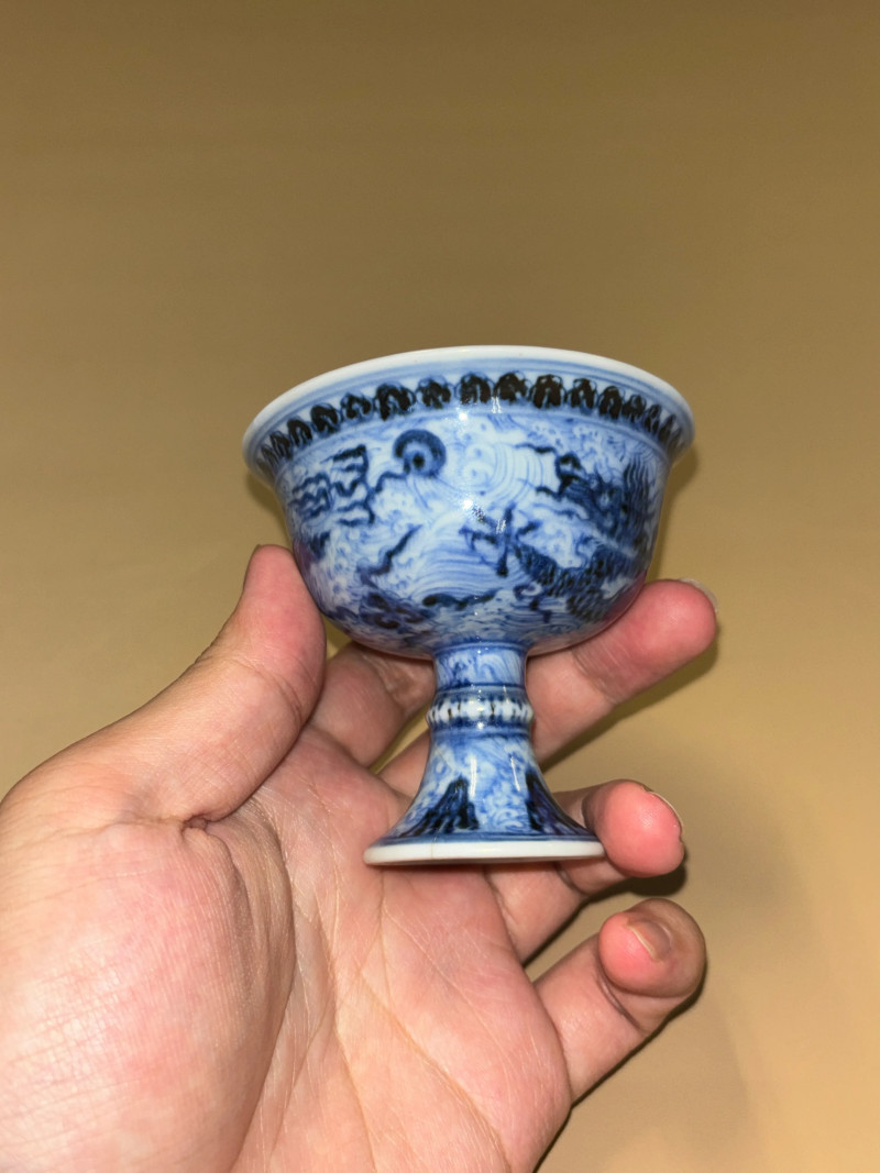 明宣德 青花江崖海水行龙纹高足杯 - 图5
