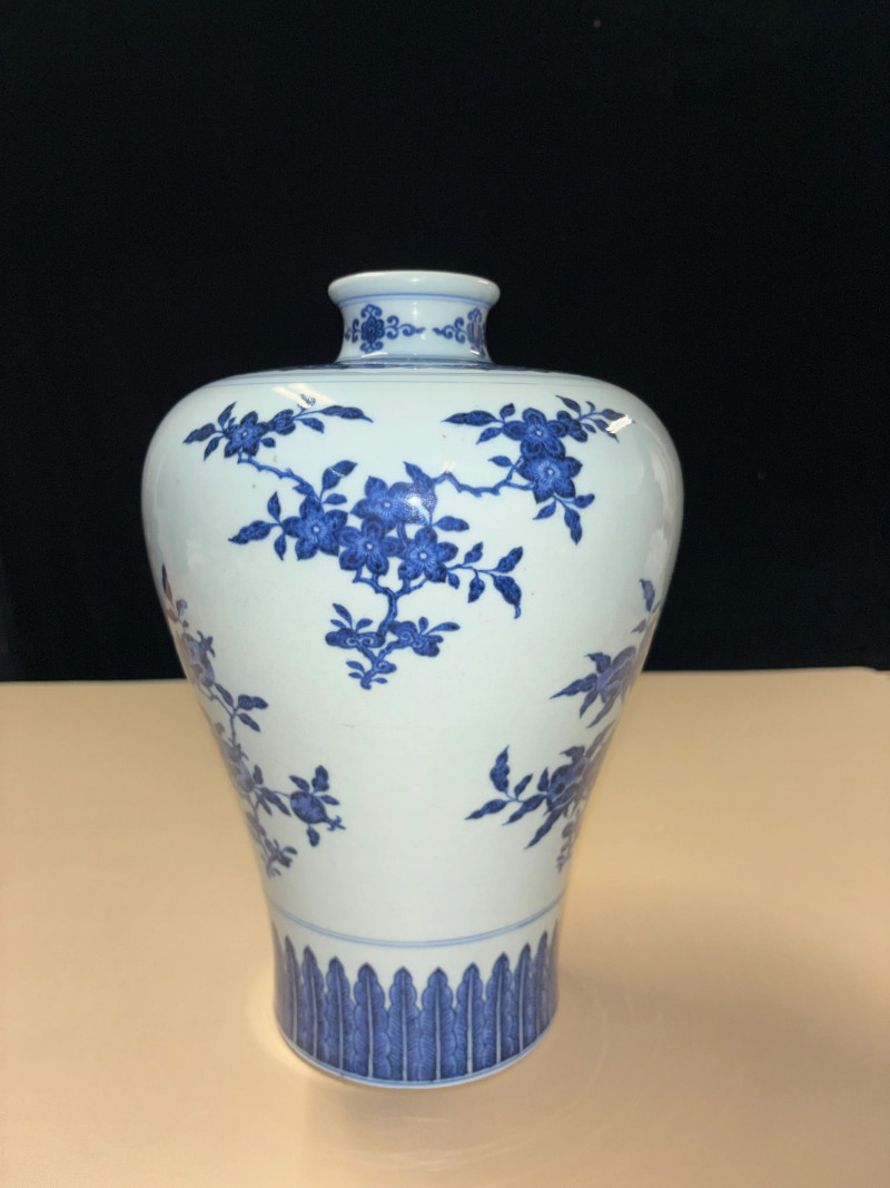 清乾隆 青花折枝三多瑞果纹梅瓶 - 图6