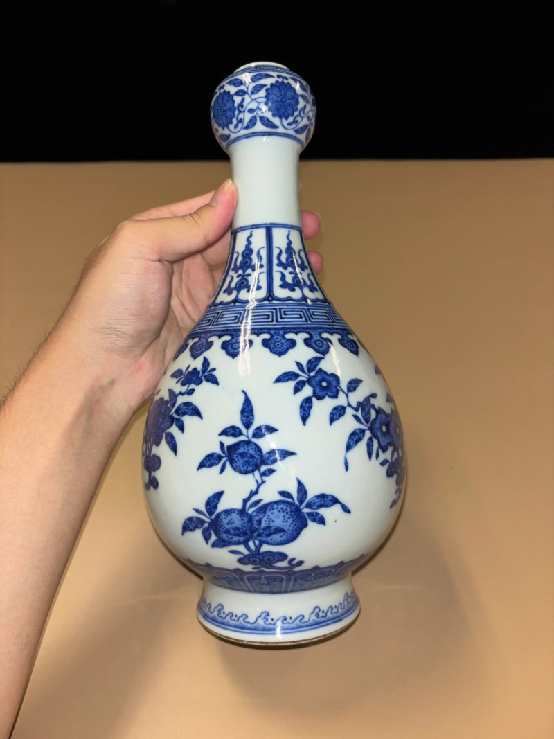 清光绪 青花折枝花果纹蒜头瓶 - 图3