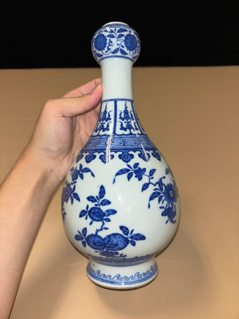 清光绪 青花折枝花果纹蒜头瓶 - 图5