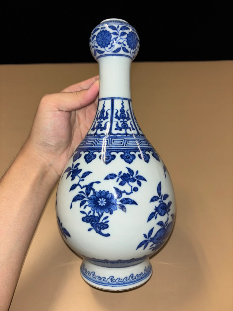 清光绪 青花折枝花果纹蒜头瓶 - 图6