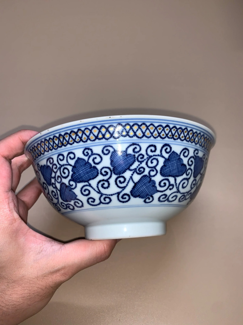 清乾隆 仿宣窑青花描金缠枝莲纹碗 - 图2