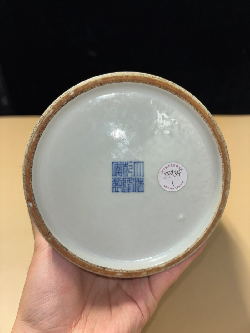 清乾隆 青花折枝三多瑞果纹梅瓶 - 图11