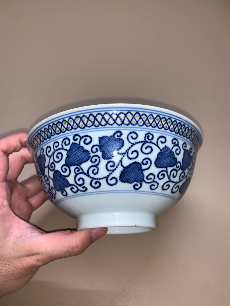 清乾隆 仿宣窑青花描金缠枝莲纹碗 - 图3
