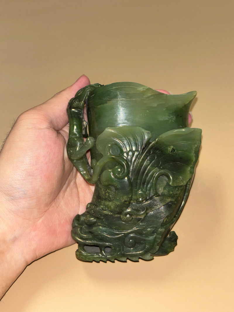 清乾隆 碧玉摩羯觥杯 - 图5