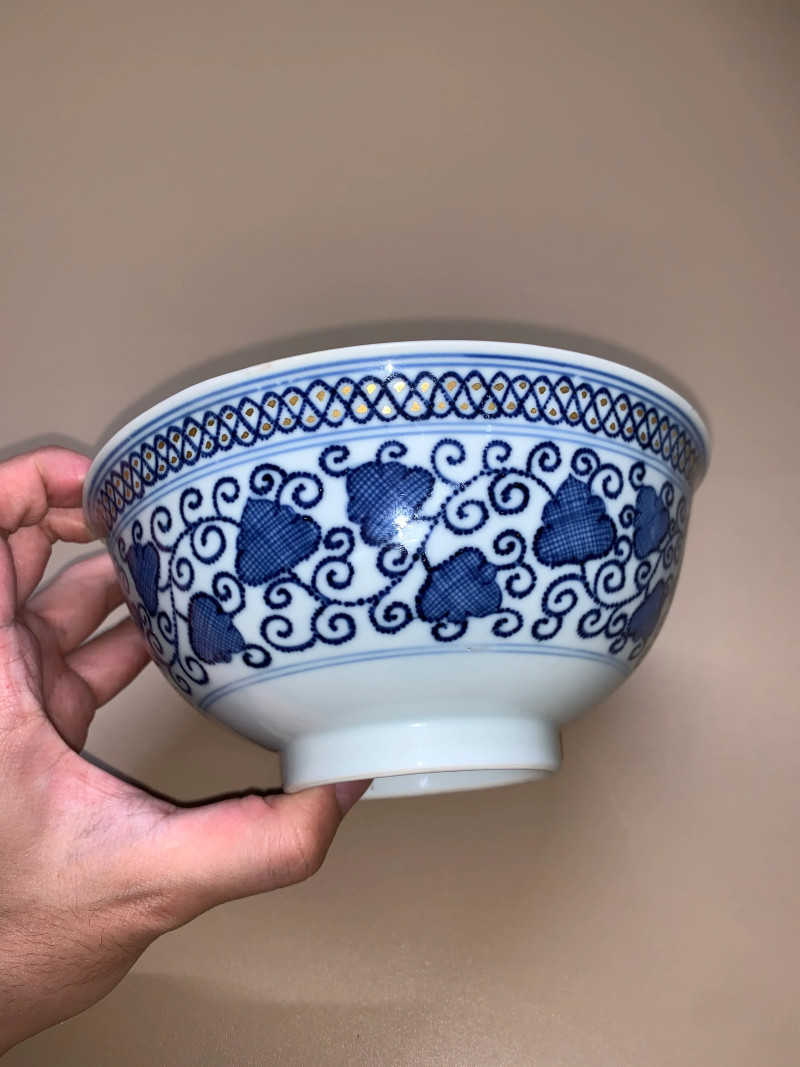 清乾隆 仿宣窑青花描金缠枝莲纹碗 - 图4