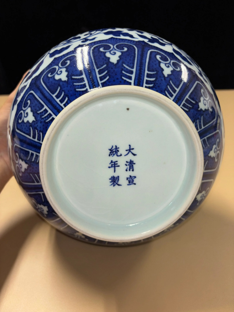 清宣统 青花缠枝莲纹赏瓶 - 图8