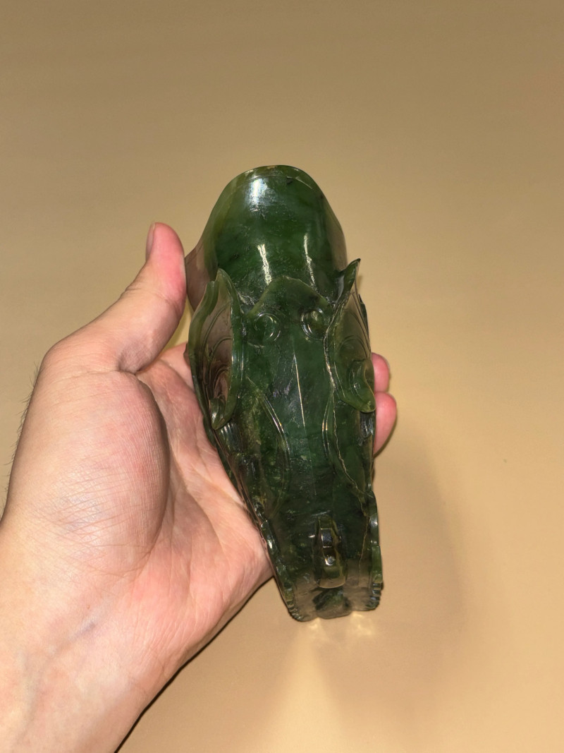清乾隆 碧玉摩羯觥杯 - 图6