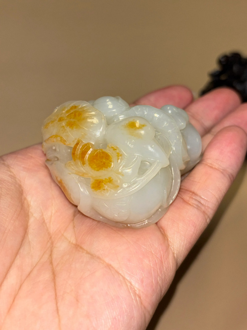 清乾隆 白玉雕宝鸭穿莲纹摆件 - 图5