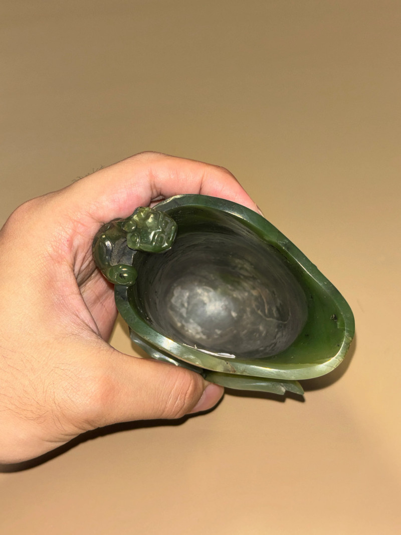 清乾隆 碧玉摩羯觥杯 - 图7