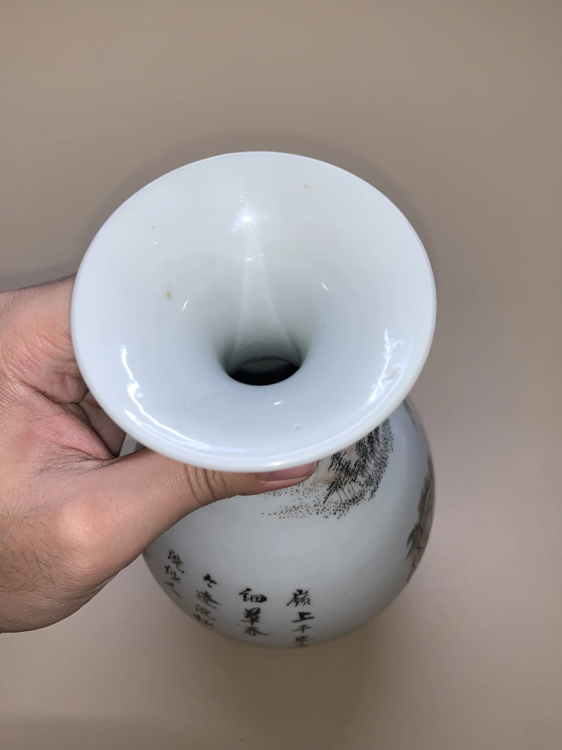 清康熙 珐琅墨彩溪山隐逸图诗文玉壶春瓶 - 图6