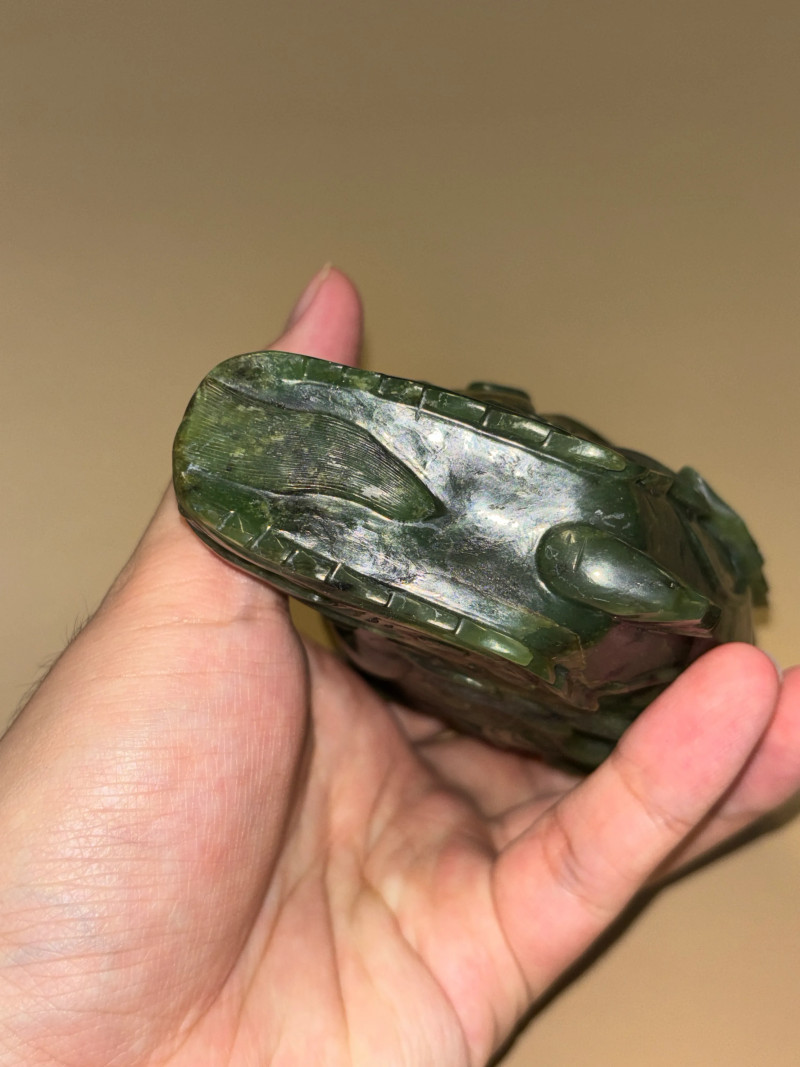 清乾隆 碧玉摩羯觥杯 - 图8