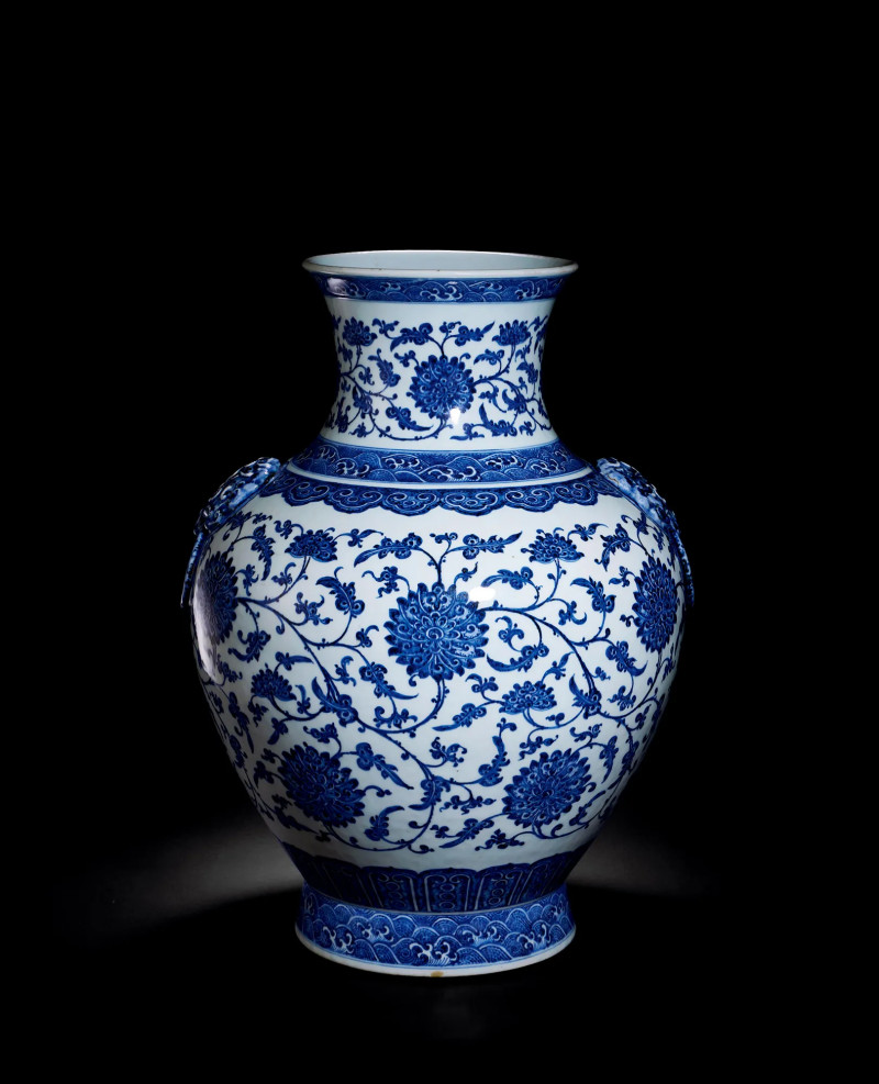 清乾隆 青花缠枝莲纹双铺首大尊