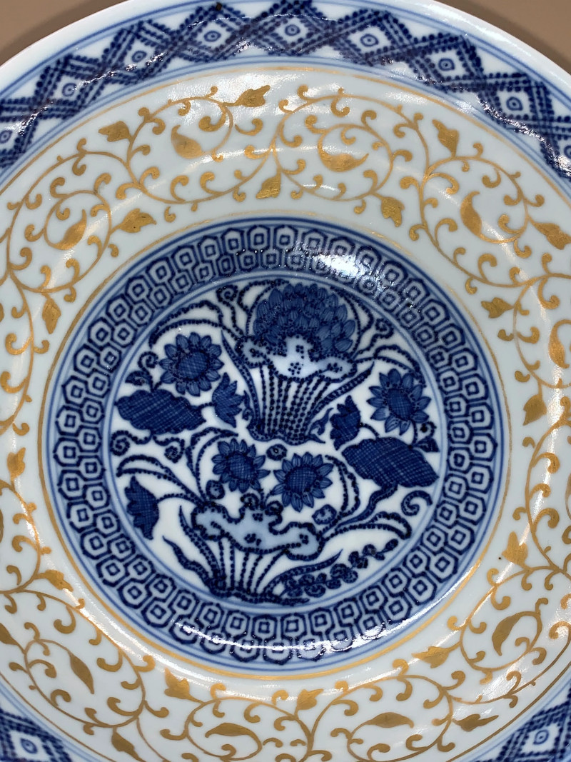 清乾隆 仿宣窑青花描金缠枝莲纹碗 - 图8