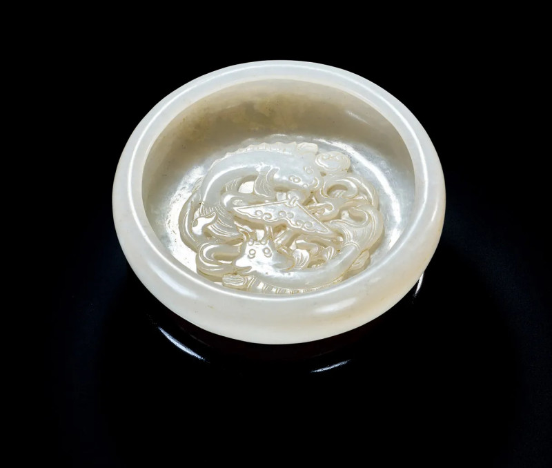 清 白玉吉庆有余纹圆形水洗