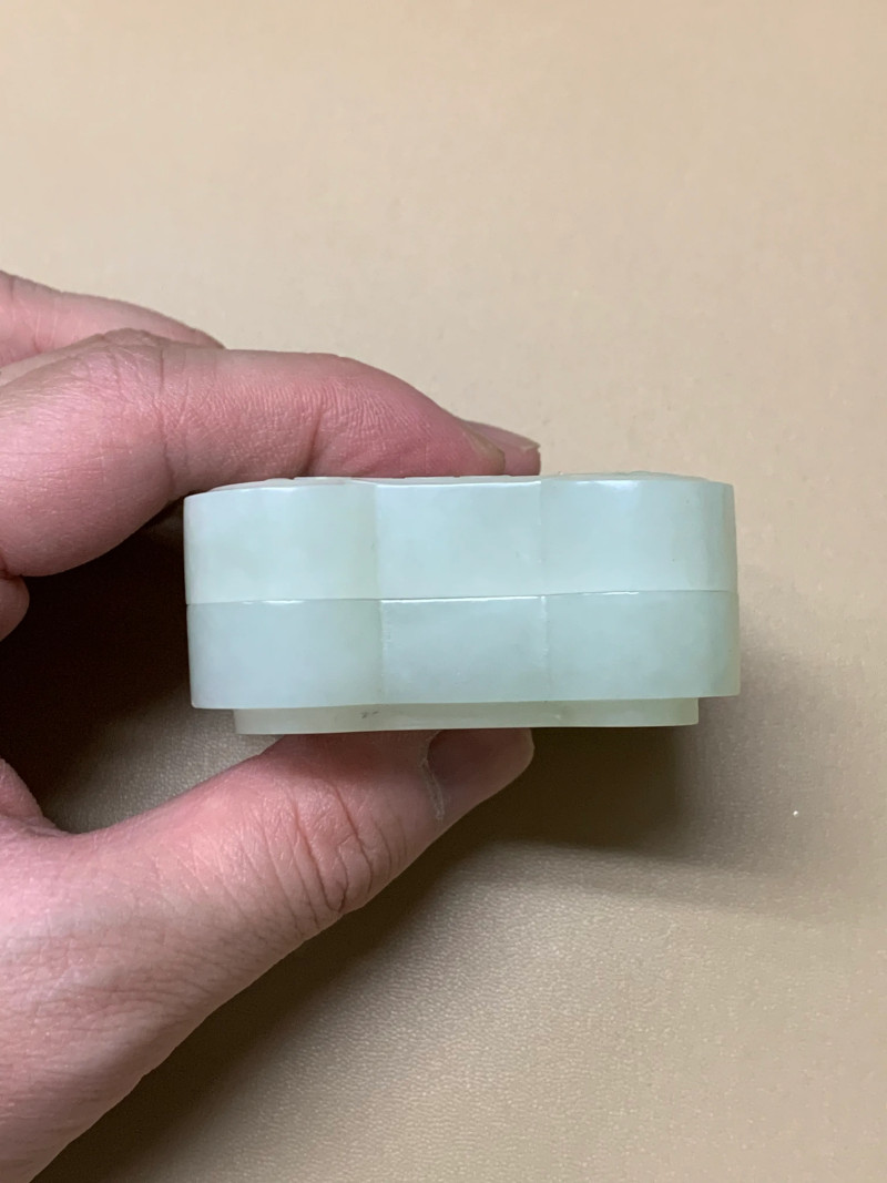 清 白玉仿青铜器纹饰印泥盒 - 图3