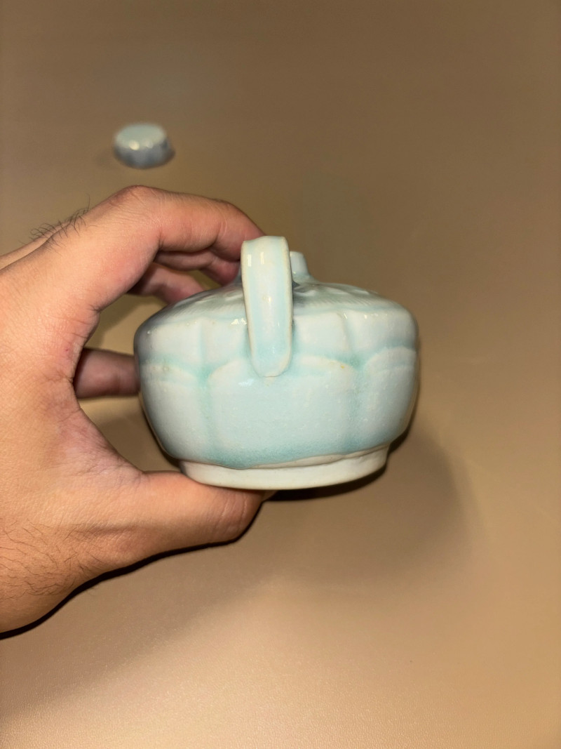 明 青白釉花形水注 - 图3