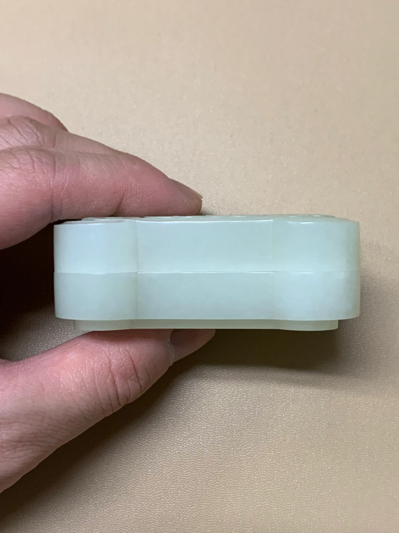 清 白玉仿青铜器纹饰印泥盒 - 图4