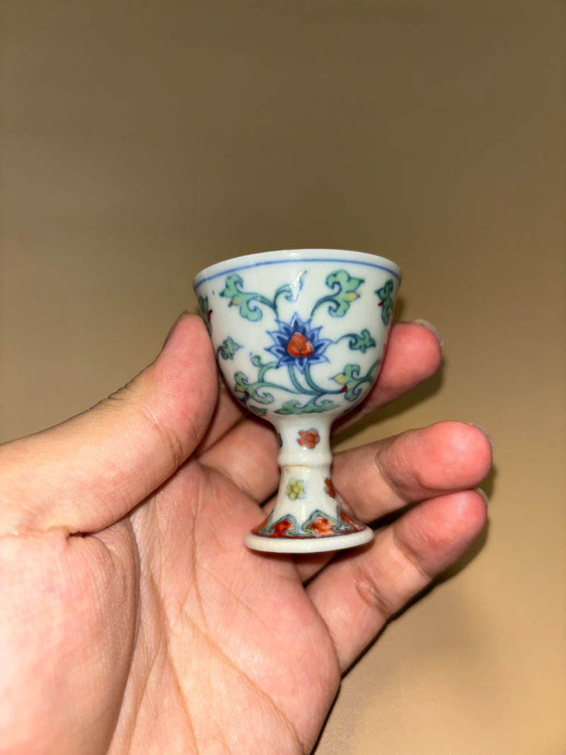 明成化 斗彩缠枝莲纹高足杯 - 图2