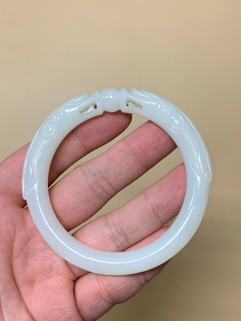 清 白玉双龙戏珠手镯 - 图2