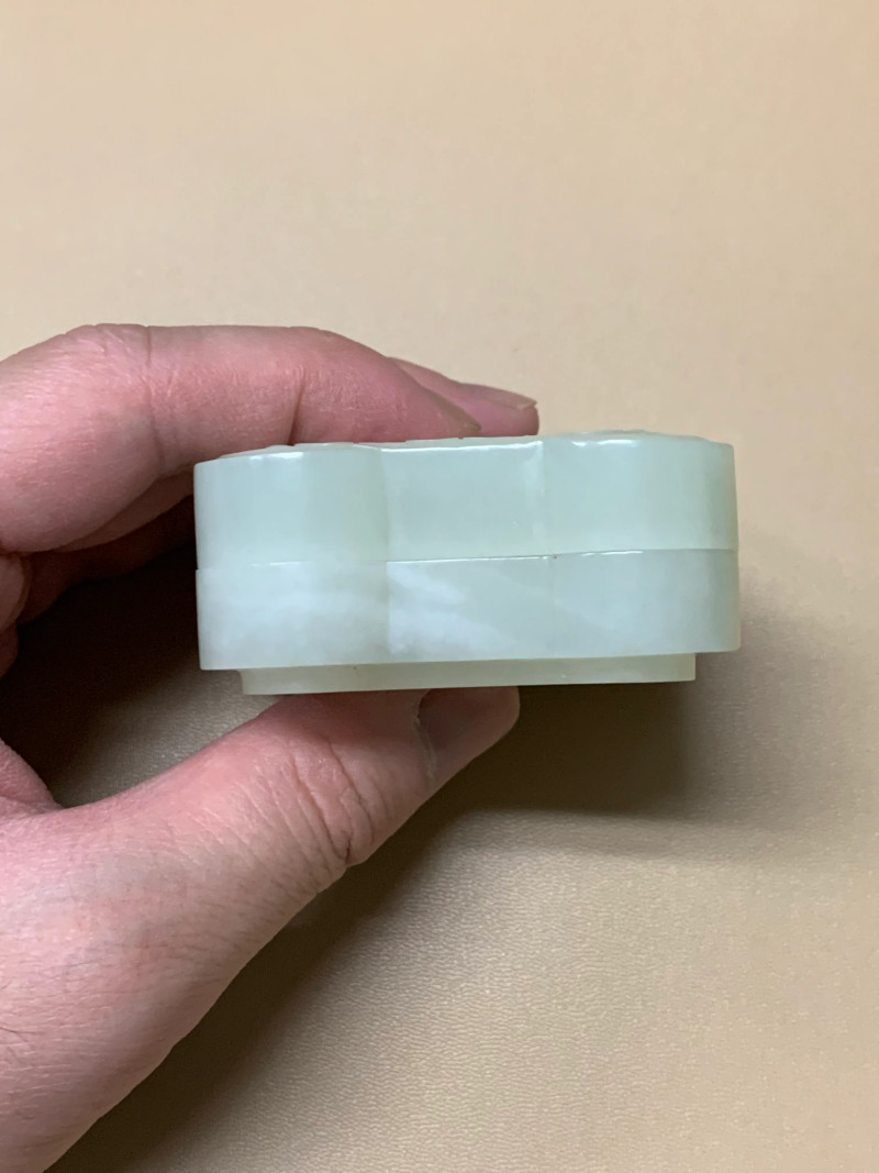 清 白玉仿青铜器纹饰印泥盒 - 图5