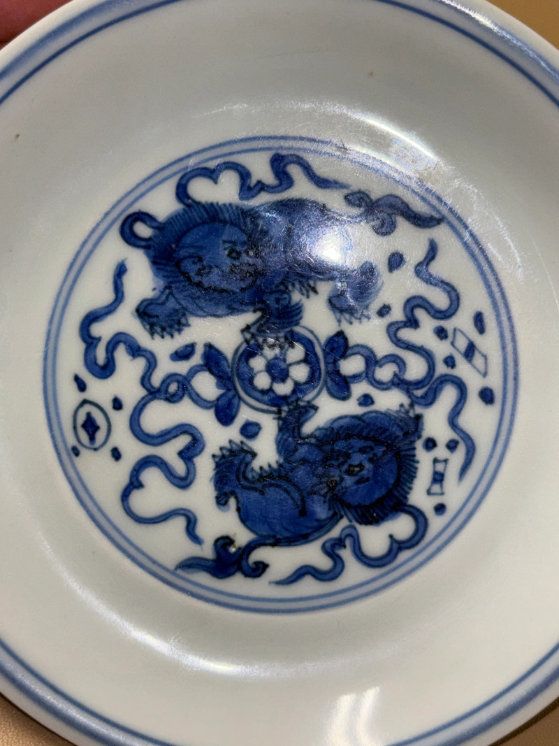 明嘉靖 青花狮子绣球纹盘 - 图4