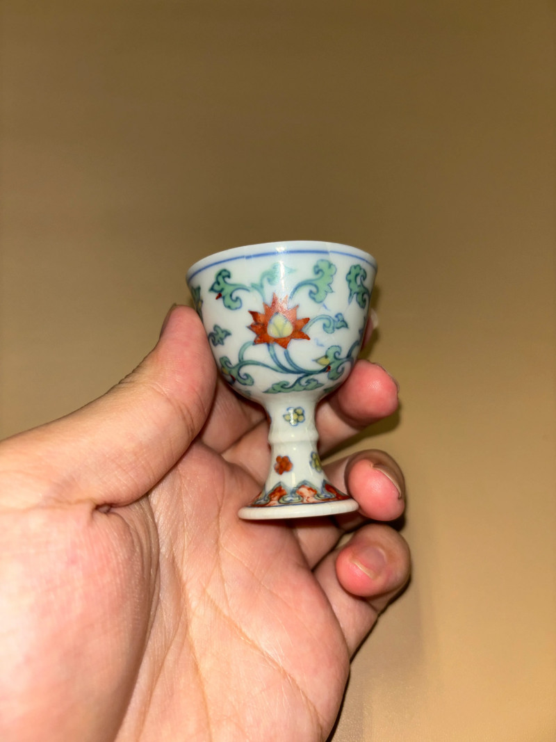 明成化 斗彩缠枝莲纹高足杯 - 图3