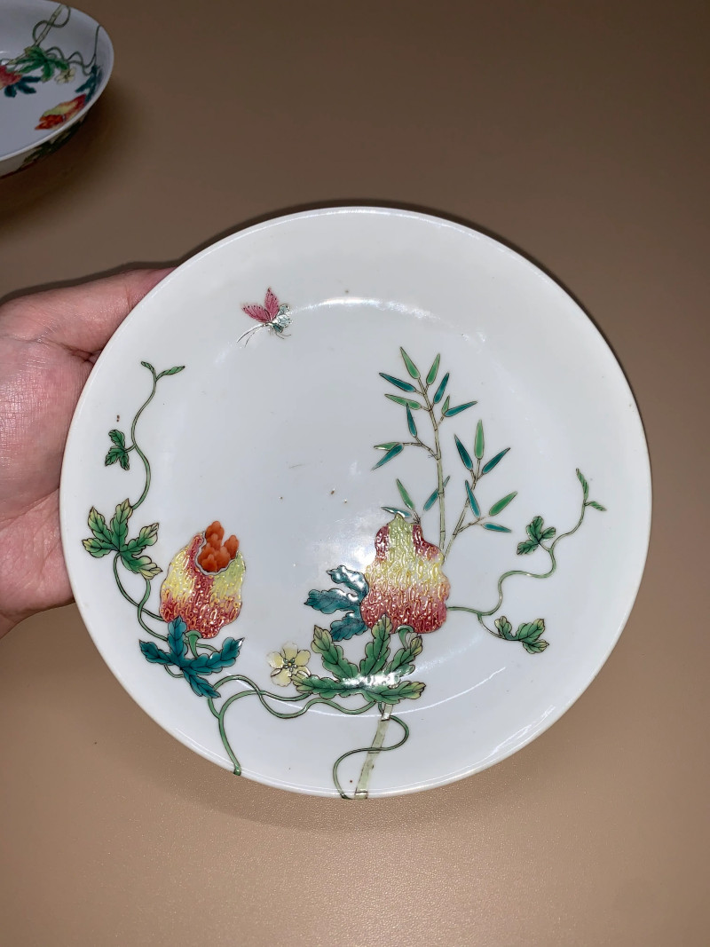 清光绪 粉彩折枝癞瓜纹盘一对 - 图9