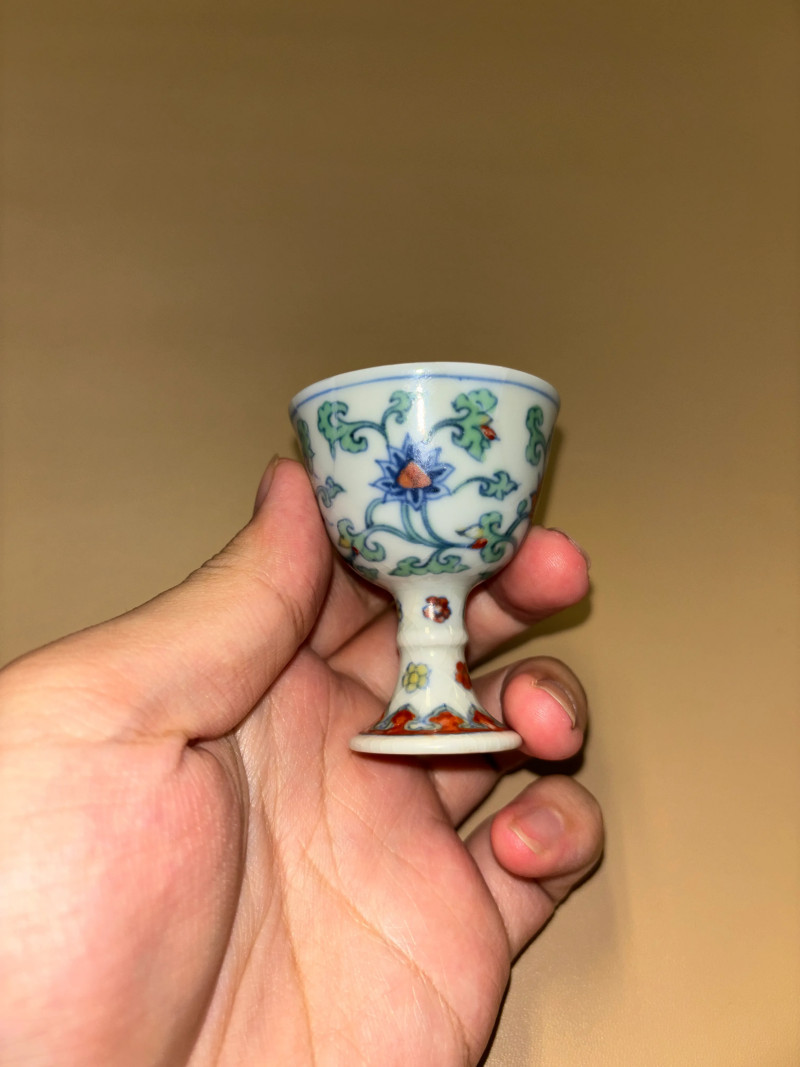 明成化 斗彩缠枝莲纹高足杯 - 图4