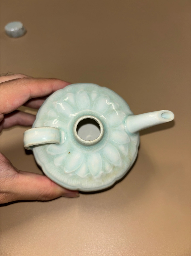 明 青白釉花形水注 - 图6