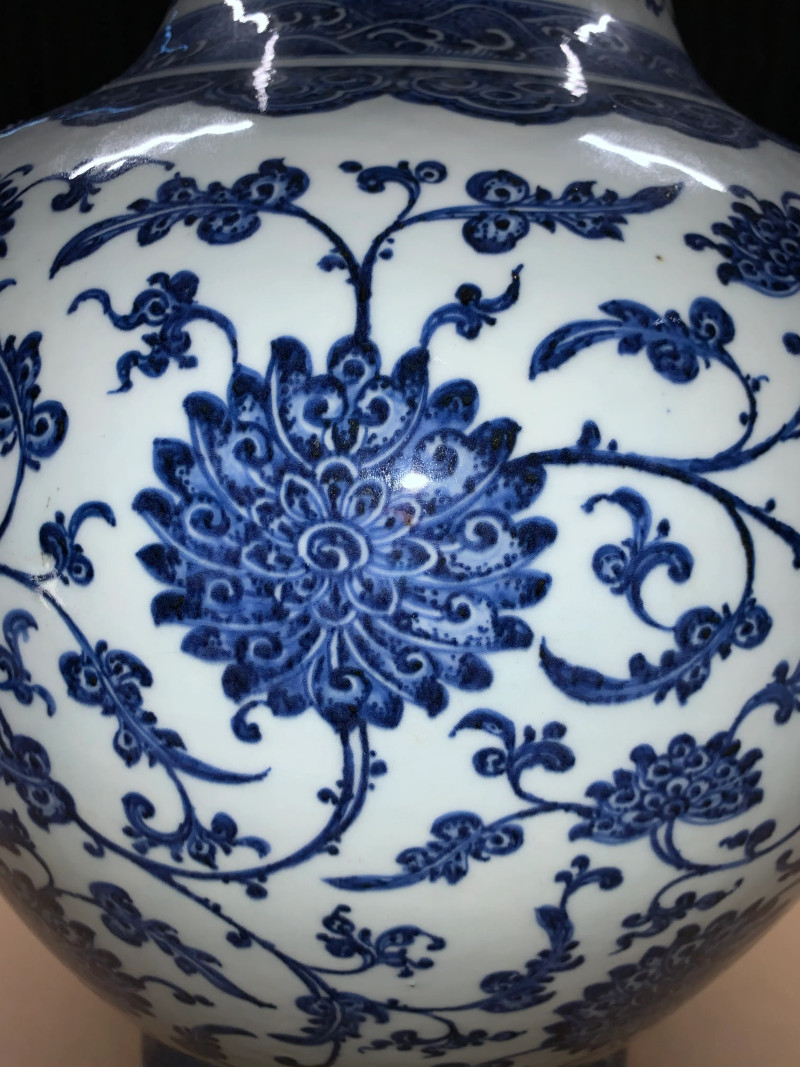 清乾隆 青花缠枝莲纹双铺首大尊 - 图6