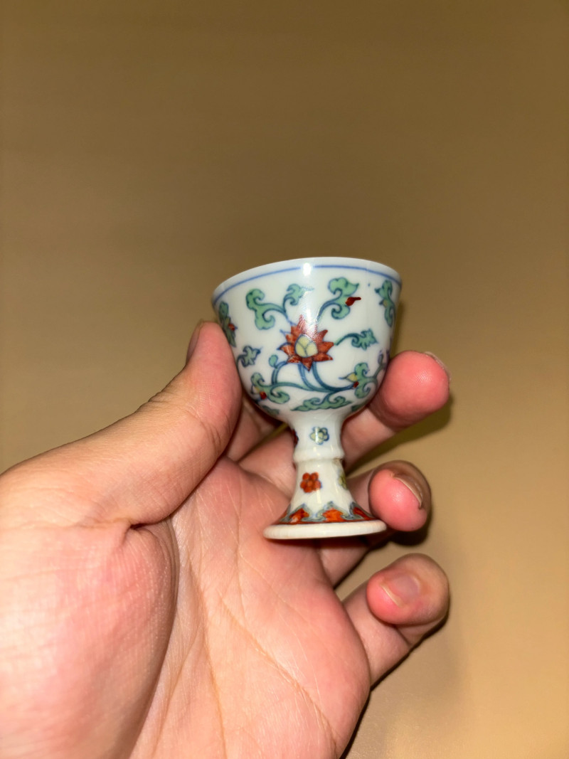 明成化 斗彩缠枝莲纹高足杯 - 图5