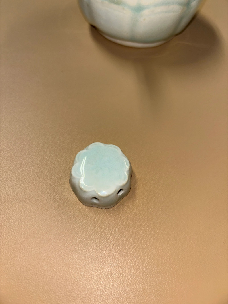 明 青白釉花形水注 - 图7