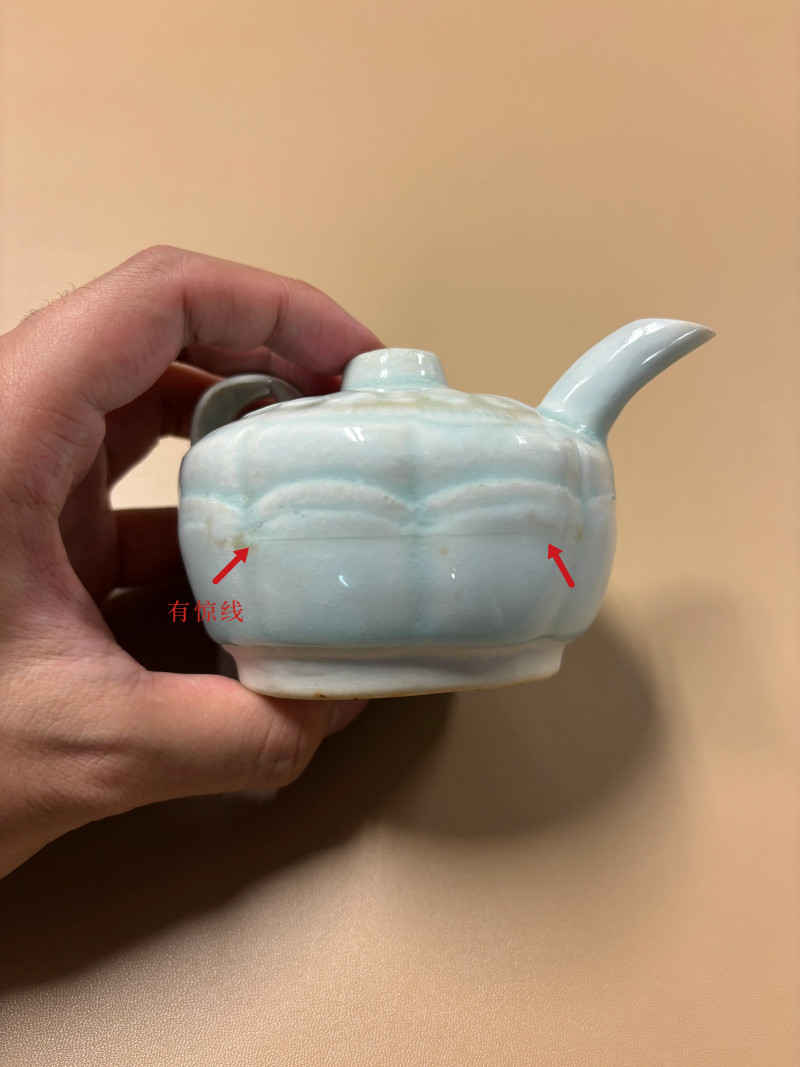 明 青白釉花形水注 - 图9