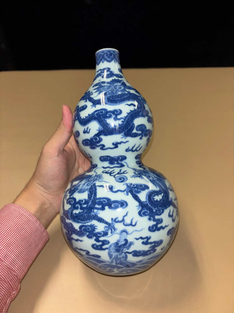 清嘉庆 青花九龙呈瑞大吉葫芦瓶 - 图2