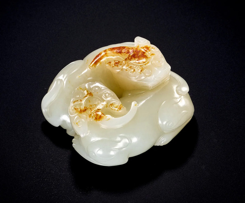 清 白玉红皮巧雕双獬豸镇纸