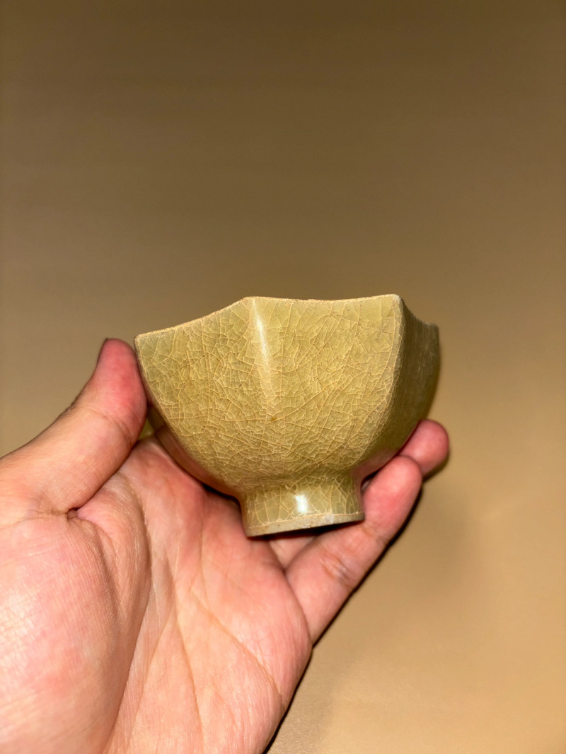 明 米黄釉八方杯 - 图2