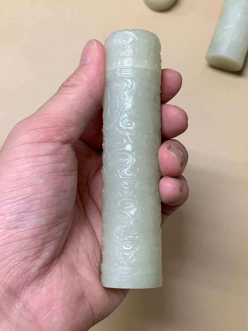 清 双龙云纹带盖玉香筒一对 - 图11