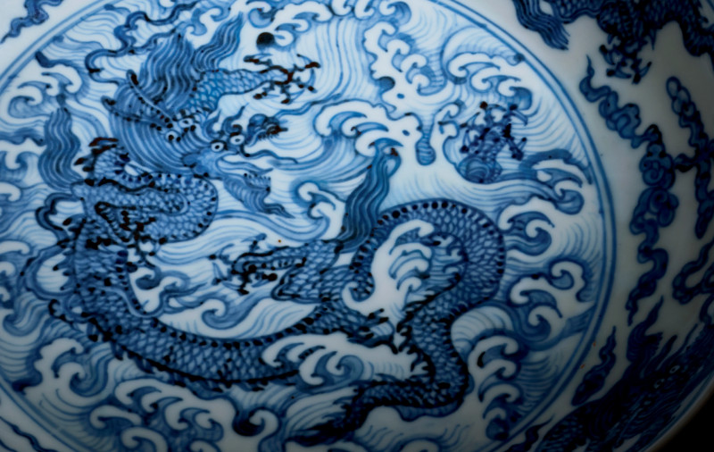 明成化 青花海水龙纹大盘 - 图2