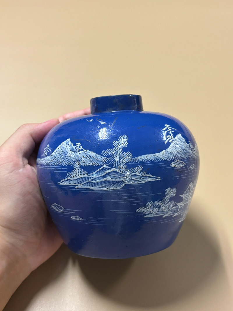 清中期 紫砂胎蓝地绘白彩山水诗文罐 - 图2