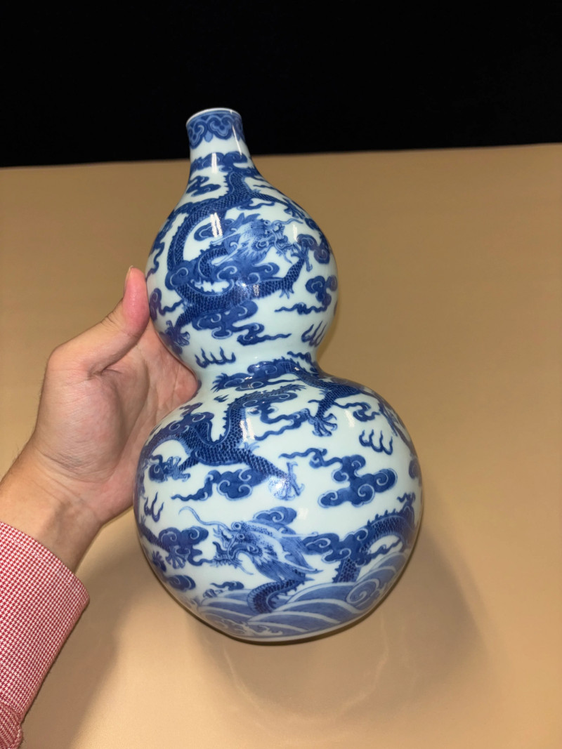 清嘉庆 青花九龙呈瑞大吉葫芦瓶 - 图5