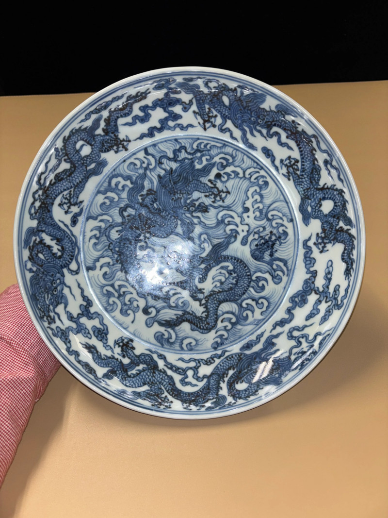 明成化 青花海水龙纹大盘 - 图3
