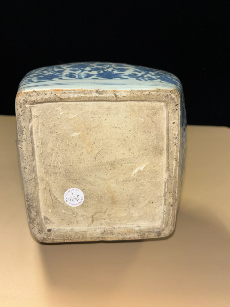 明嘉靖 青花缠枝莲纹天圆地方大葫芦瓶 - 图7