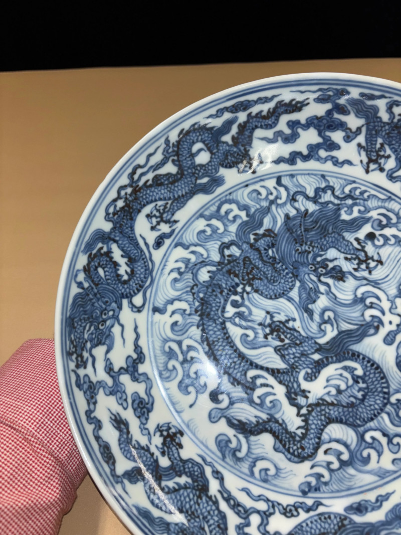 明成化 青花海水龙纹大盘 - 图4