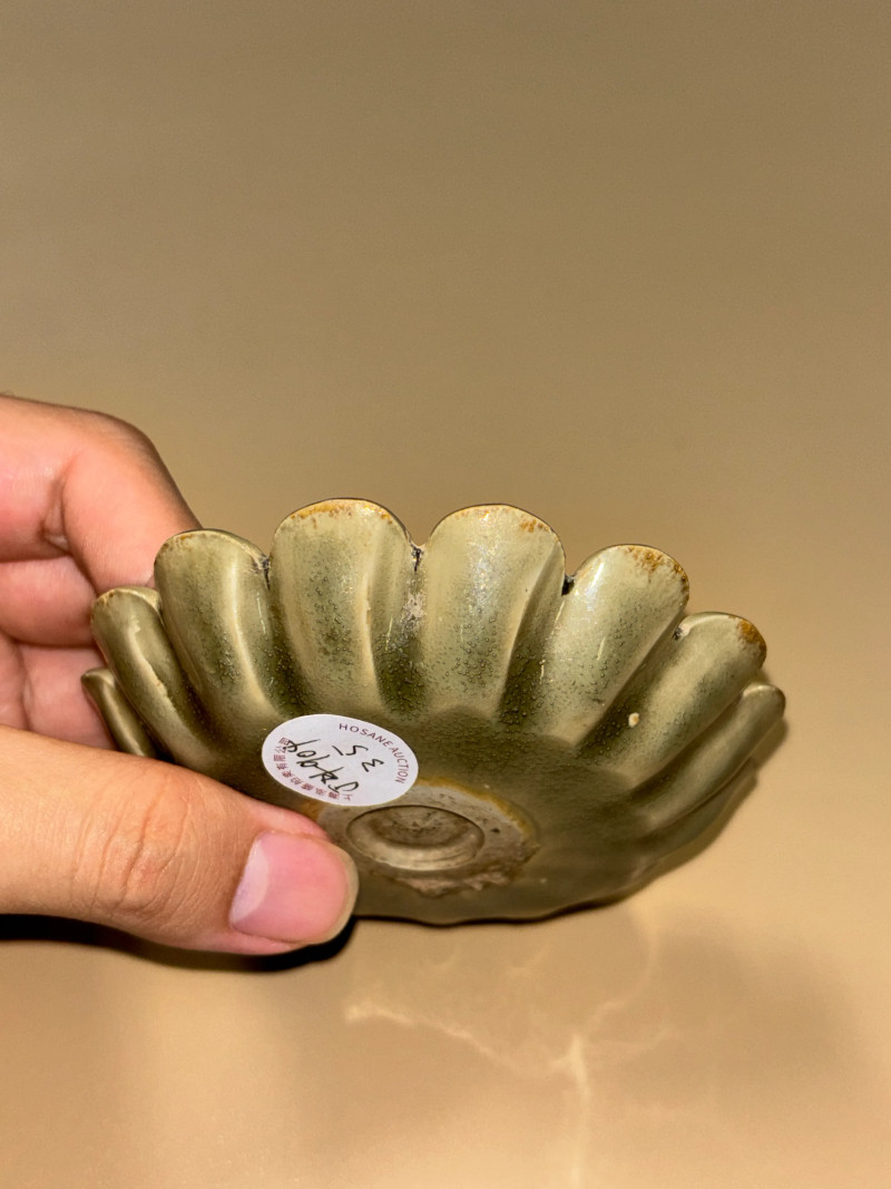 明 青釉模印菊瓣盘 - 图8